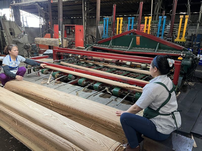 Dongguan Lingfeng Wood Industry Co., Ltd. γραμμή παραγωγής του κατασκευαστή