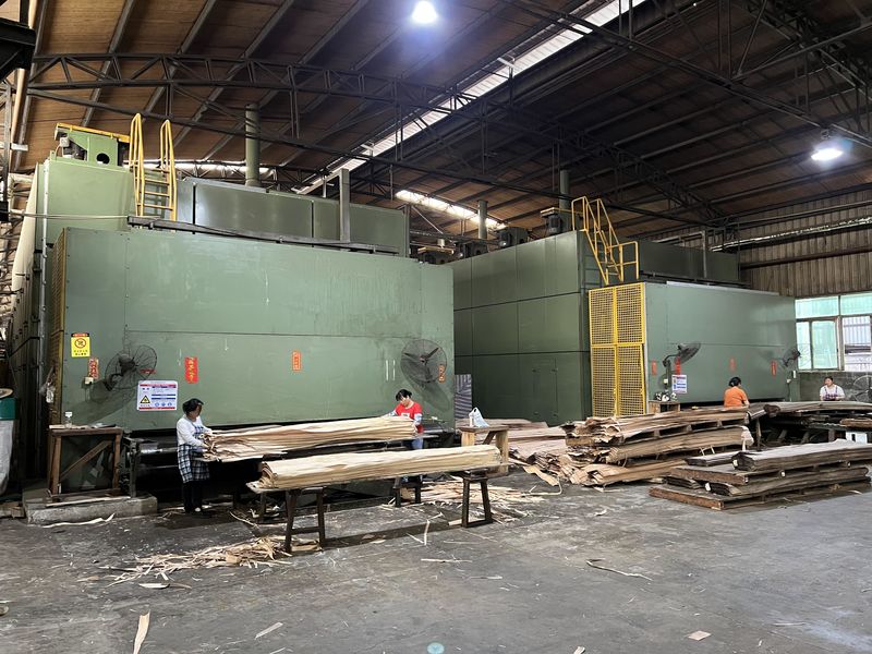 Dongguan Lingfeng Wood Industry Co., Ltd. γραμμή παραγωγής του κατασκευαστή