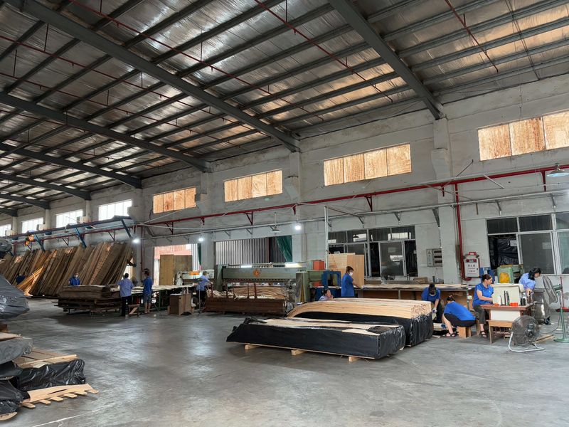 Dongguan Lingfeng Wood Industry Co., Ltd. γραμμή παραγωγής του κατασκευαστή